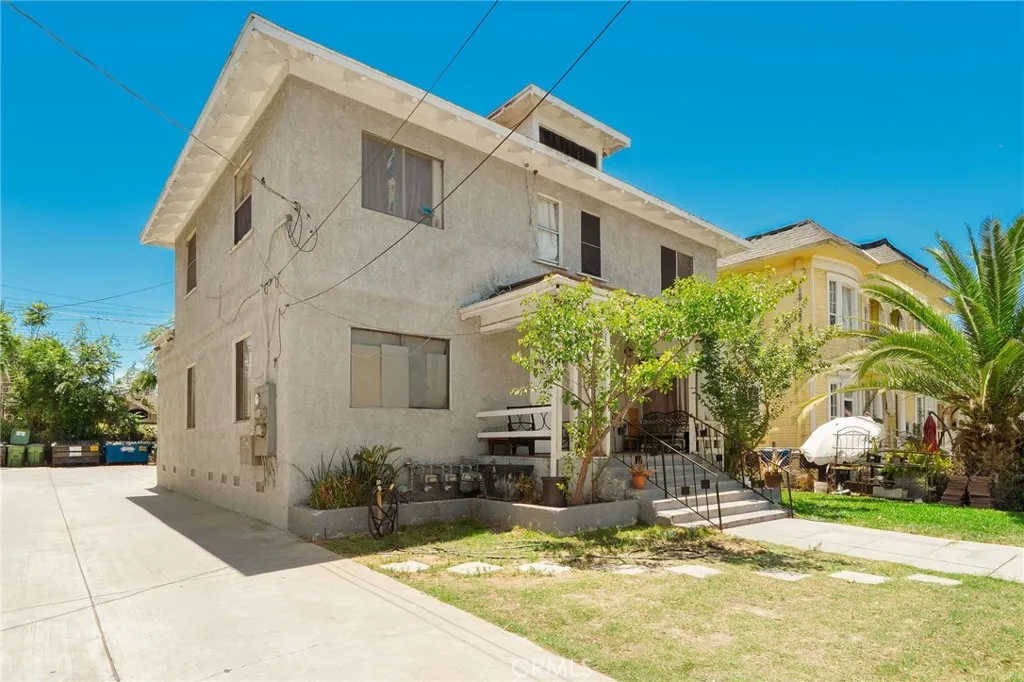 1256 W 22nd