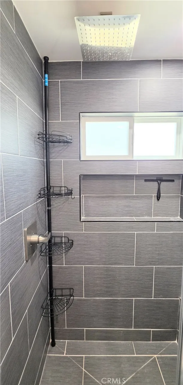 Guest/hallway bath shower