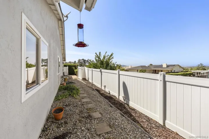 Side yard excellent dog run were storage needs. It is double gated in that section of the yard.