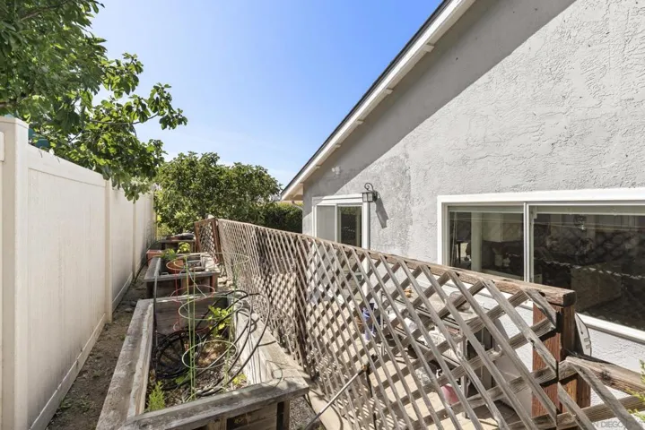 Separated side yard built-in garden beds