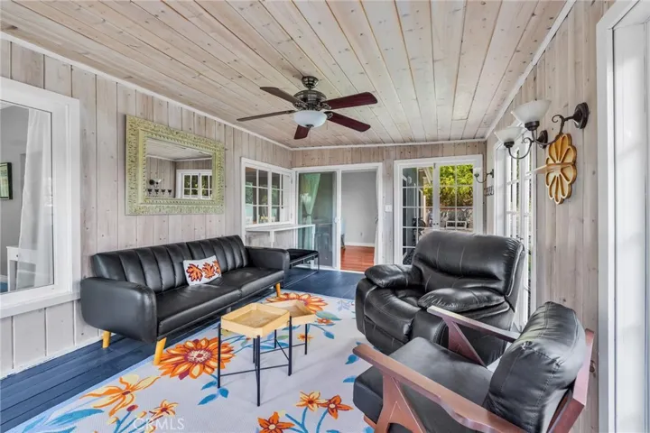 23041 La Granja, Valencia, California 91354