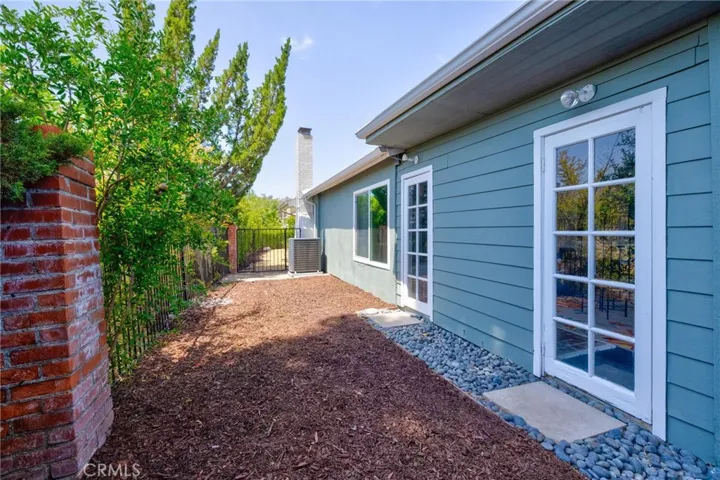 23041 La Granja, Valencia, California 91354