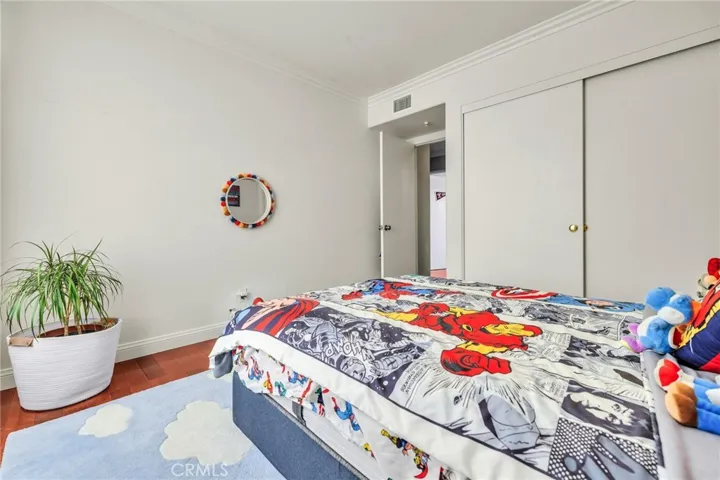 23041 La Granja, Valencia, California 91354