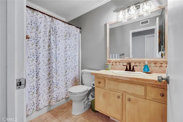 23041 La Granja, Valencia, California 91354