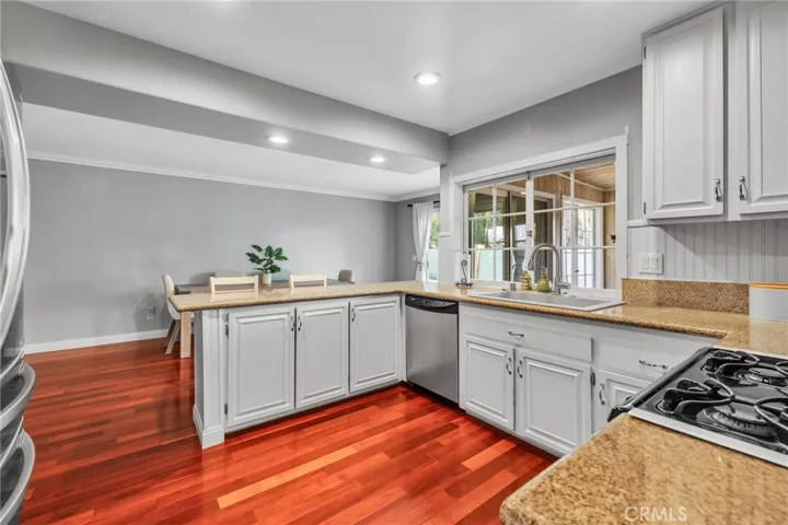 23041 La Granja, Valencia, California 91354