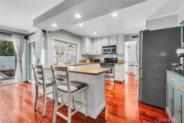 23041 La Granja, Valencia, California 91354