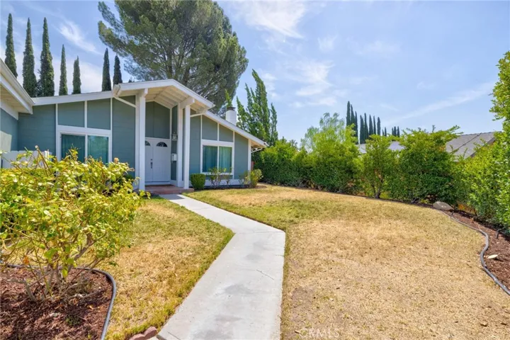 23041 La Granja, Valencia, California 91354