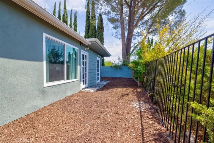 23041 La Granja, Valencia, California 91354