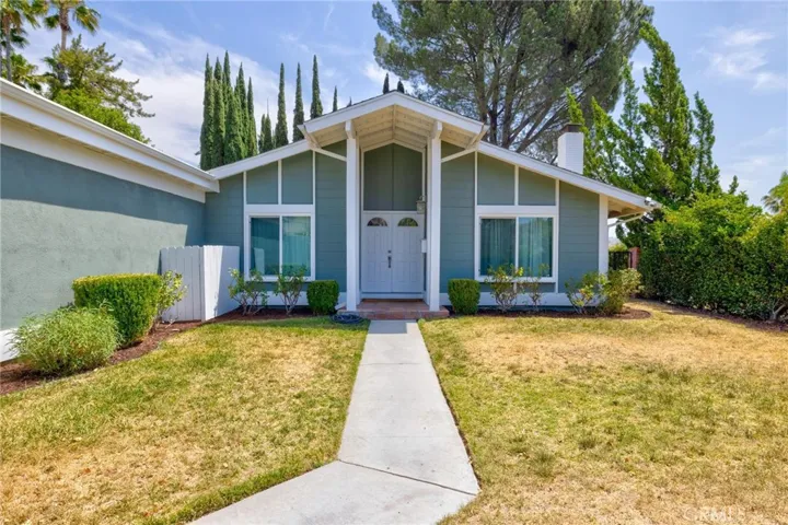 23041 La Granja, Valencia, California 91354