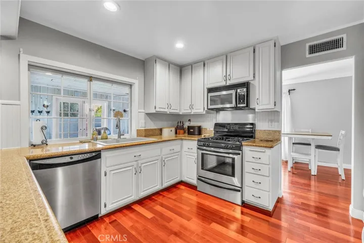 23041 La Granja, Valencia, California 91354