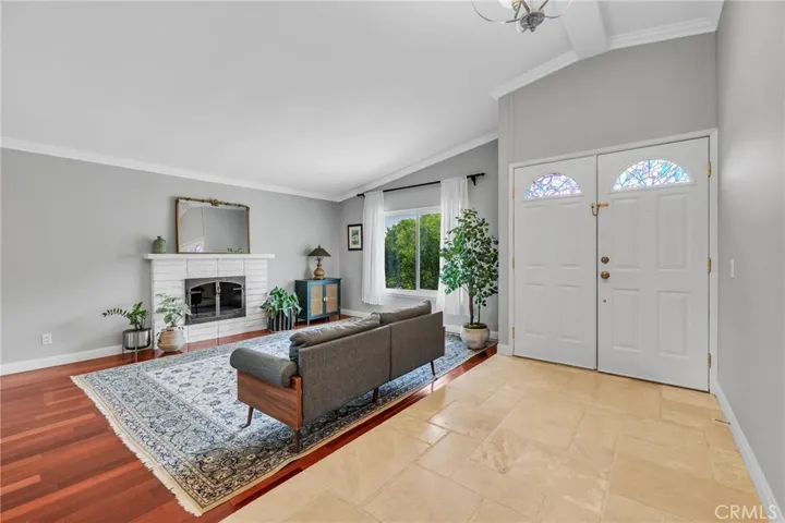 23041 La Granja, Valencia, California 91354