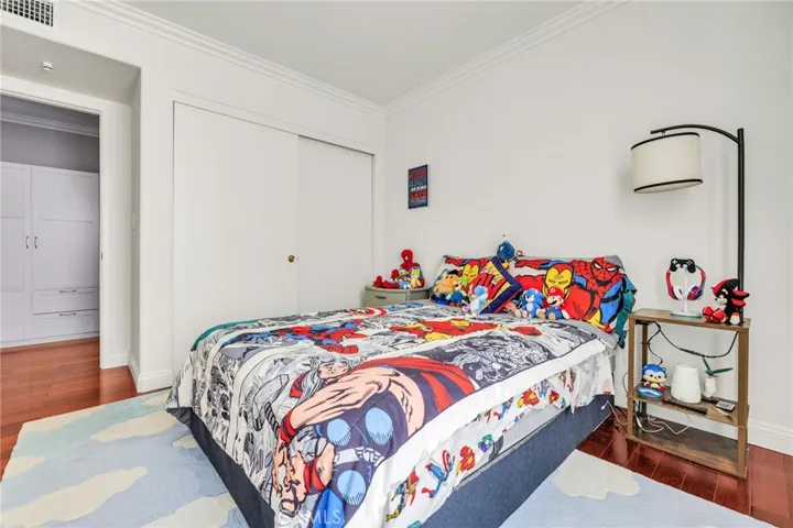 23041 La Granja, Valencia, California 91354