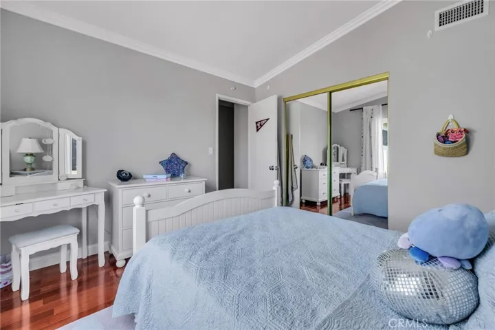 23041 La Granja, Valencia, California 91354