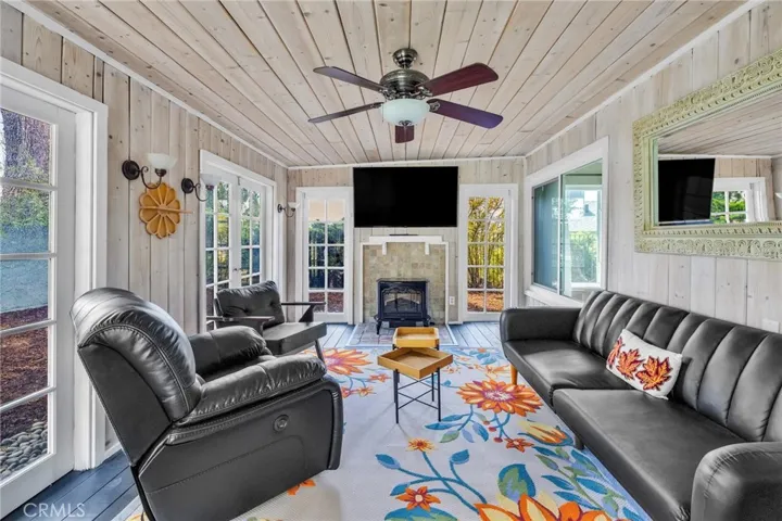 23041 La Granja, Valencia, California 91354