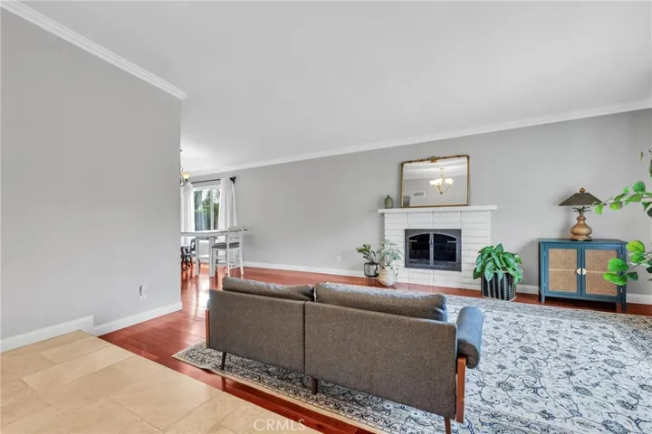 23041 La Granja, Valencia, California 91354