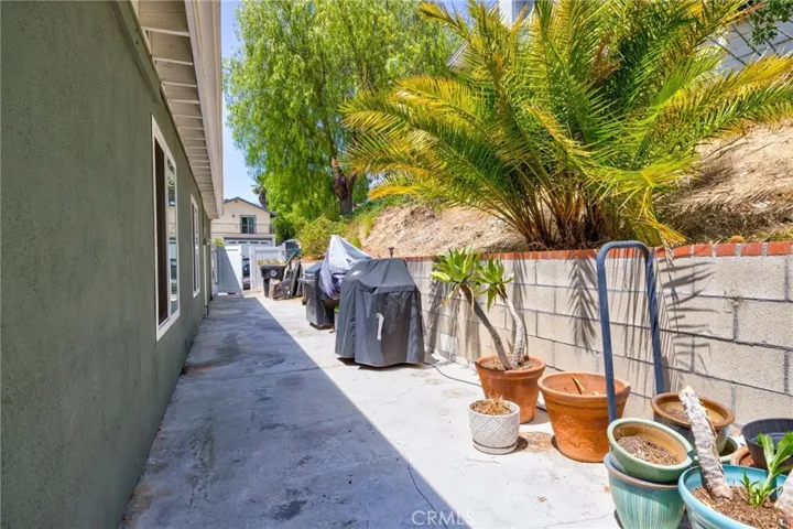 23041 La Granja, Valencia, California 91354