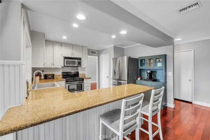 23041 La Granja, Valencia, California 91354