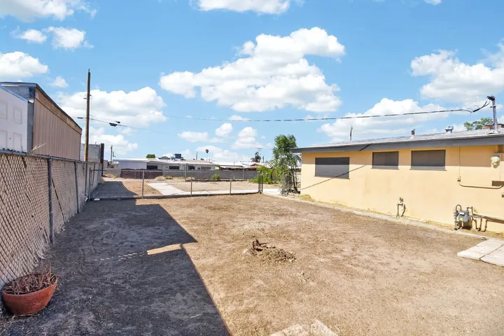 21015 Rio Vista, Needles, California 92363