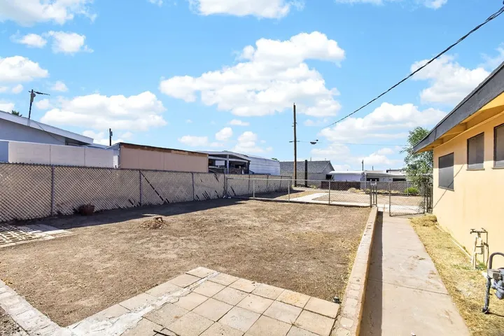 21015 Rio Vista, Needles, California 92363