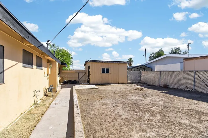 21015 Rio Vista, Needles, California 92363