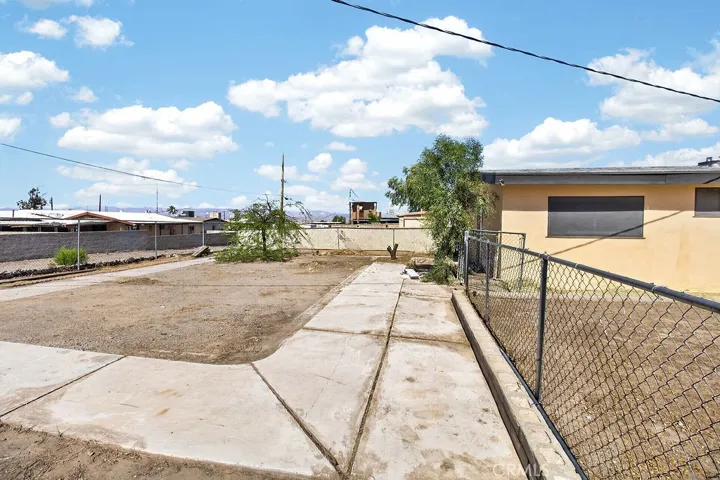 21015 Rio Vista, Needles, California 92363