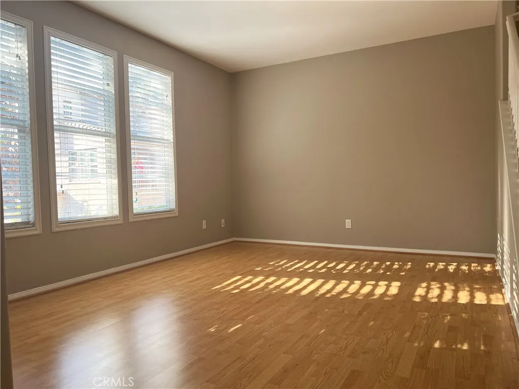 another photo of living room