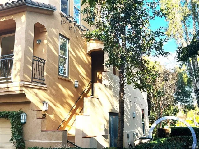 Upper End unit with privacy