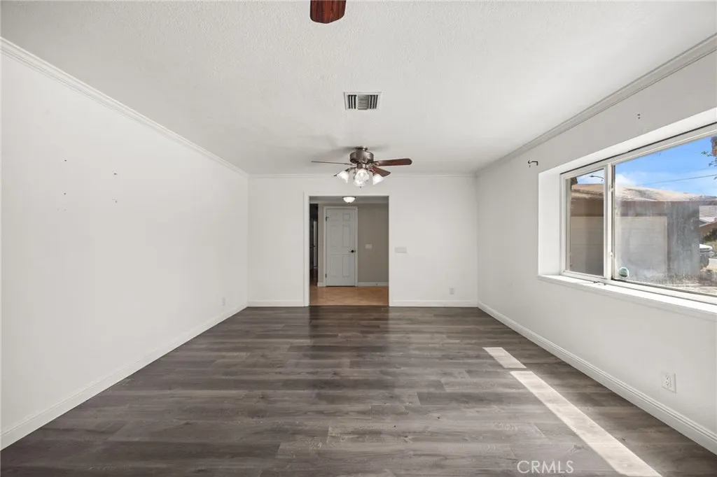 LIVIG ROOM