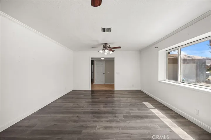 LIVIG ROOM