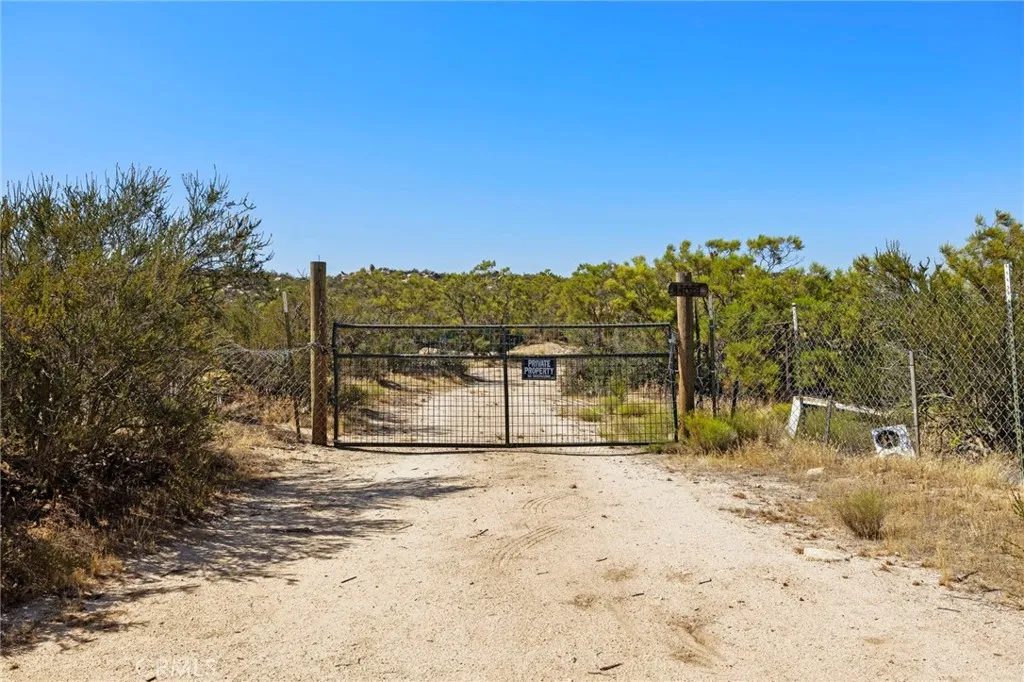 44627 Laura Ln