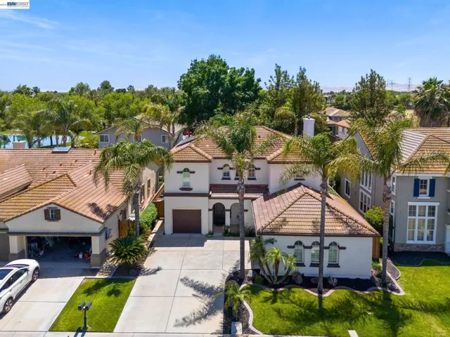 DESIRABLE LAKE SHORE COMMUNITY