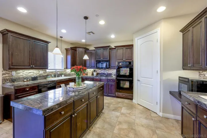 3436 Laurashawn Ln, Escondido, California 92026