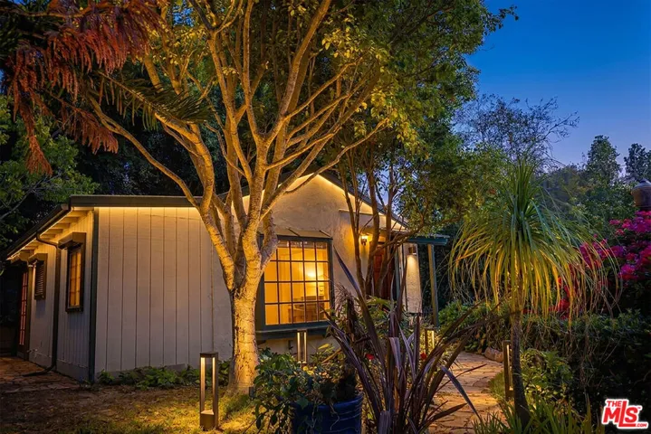 1418 Lindacrest Drive, Beverly Hills, California 90210