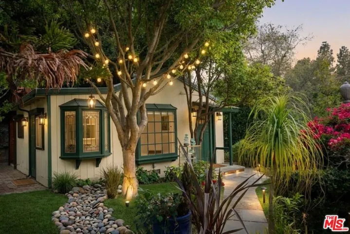 1418 Lindacrest Drive, Beverly Hills, California 90210