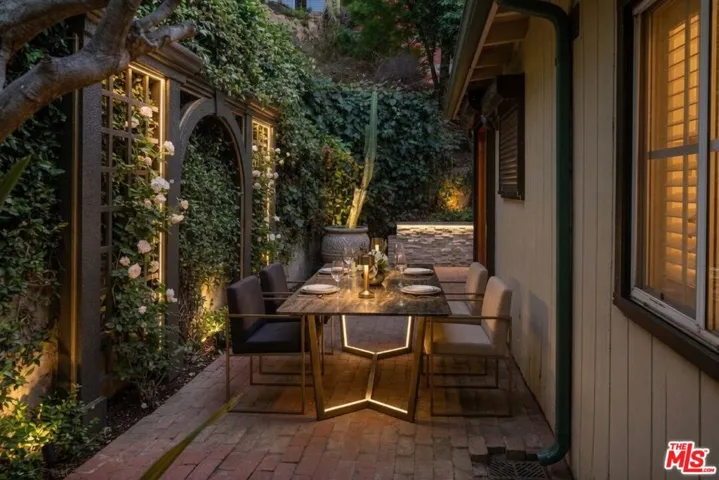 1418 Lindacrest Drive, Beverly Hills, California 90210