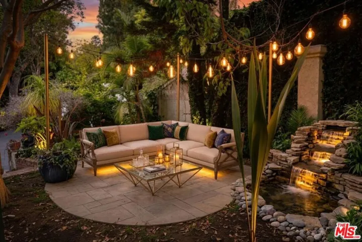 1418 Lindacrest Drive, Beverly Hills, California 90210