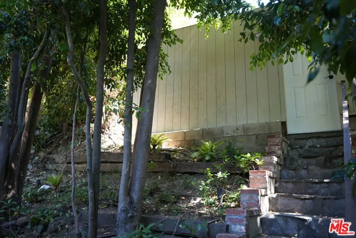 1418 Lindacrest Drive, Beverly Hills, California 90210