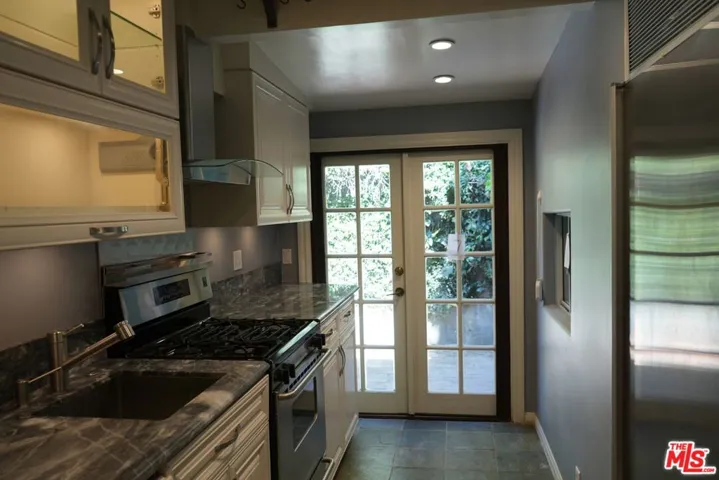 1418 Lindacrest Drive, Beverly Hills, California 90210