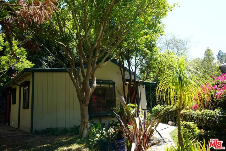 1418 Lindacrest Drive, Beverly Hills, California 90210