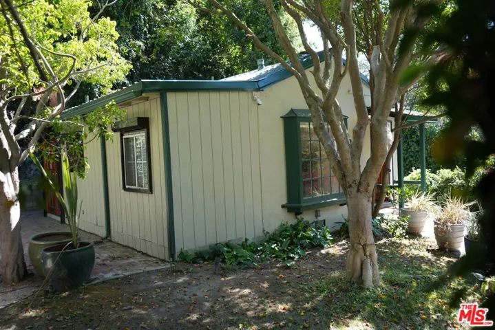 1418 Lindacrest Drive, Beverly Hills, California 90210