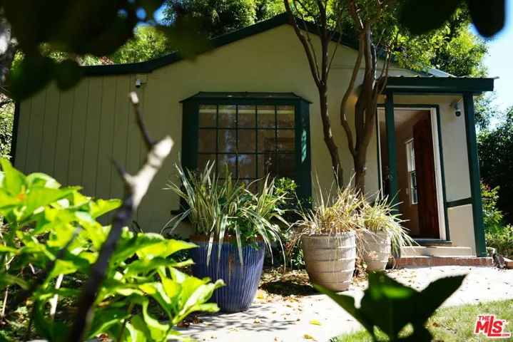 1418 Lindacrest Drive, Beverly Hills, California 90210