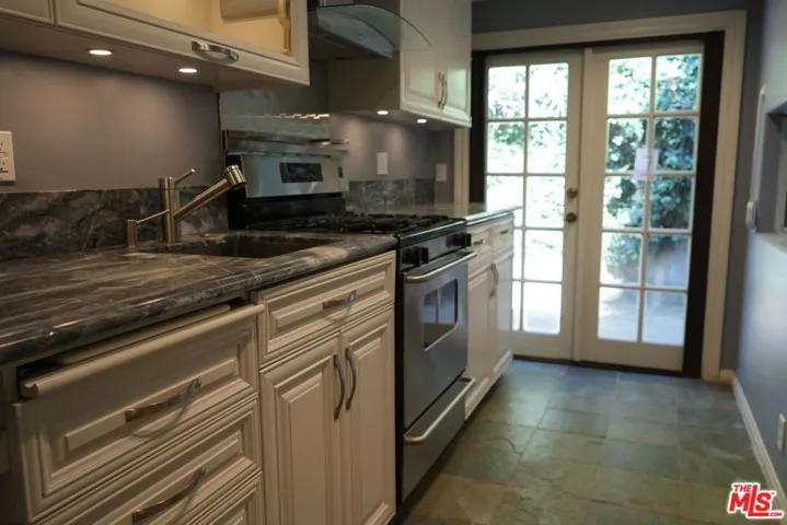 1418 Lindacrest Drive, Beverly Hills, California 90210