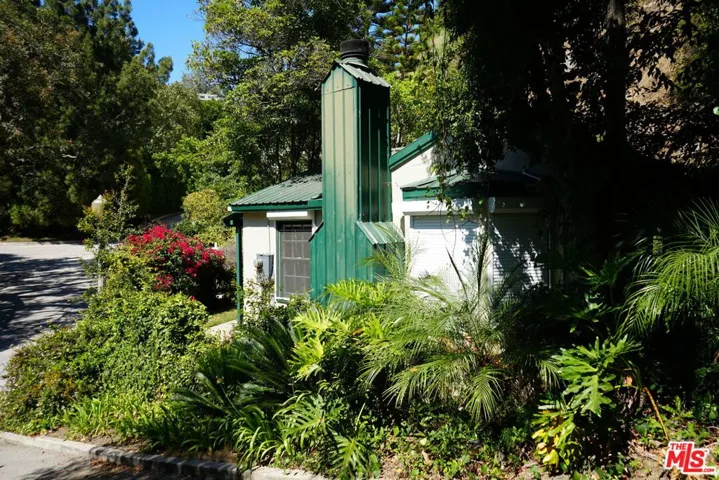 1418 Lindacrest Drive, Beverly Hills, California 90210