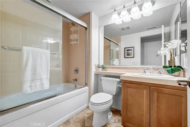 Upstairs Hall Bathroom