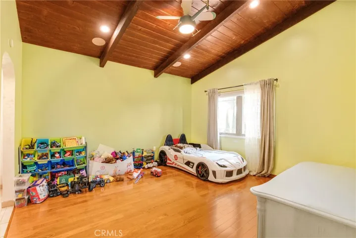 10768 Wheatland, Shadow Hills, California 91040