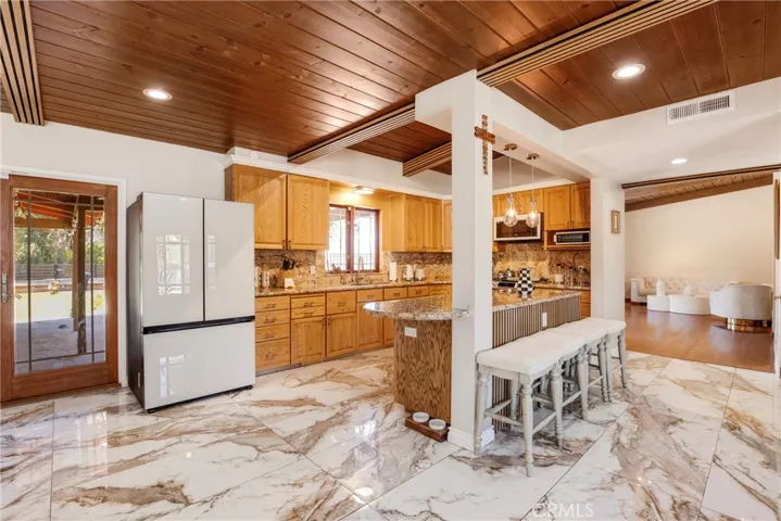 10768 Wheatland, Shadow Hills, California 91040
