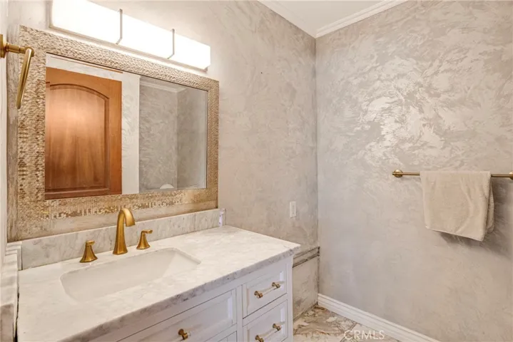 10768 Wheatland, Shadow Hills, California 91040