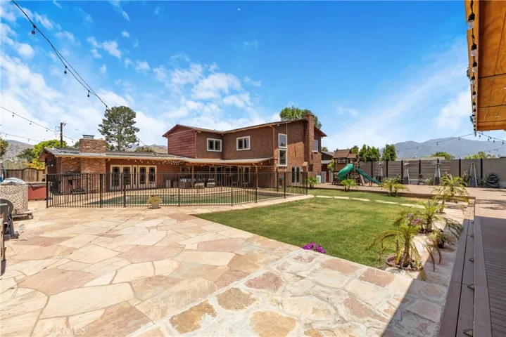 10768 Wheatland, Shadow Hills, California 91040