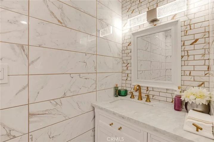 10768 Wheatland, Shadow Hills, California 91040