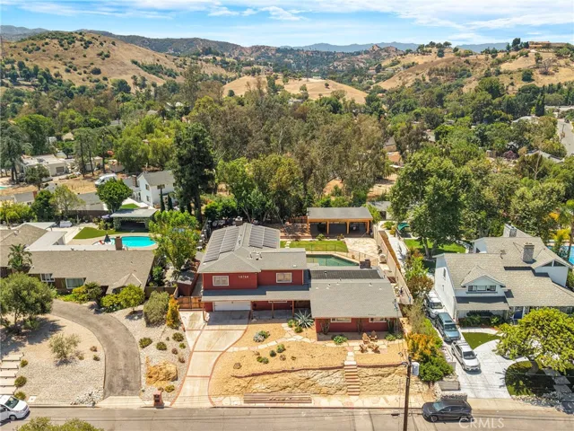 10768 Wheatland, Shadow Hills, California 91040